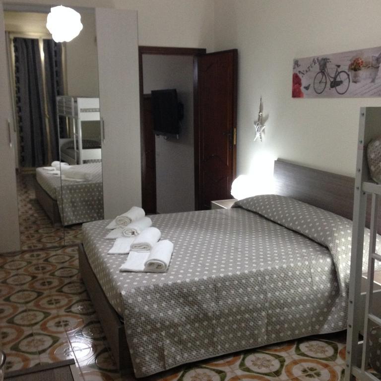 Le Tre Rose Di Mary Apartamento Avola Exterior foto