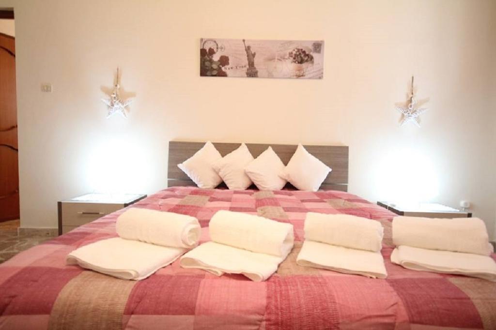Le Tre Rose Di Mary Apartamento Avola Exterior foto