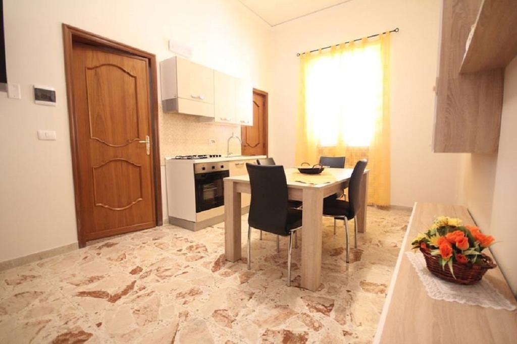 Le Tre Rose Di Mary Apartamento Avola Exterior foto