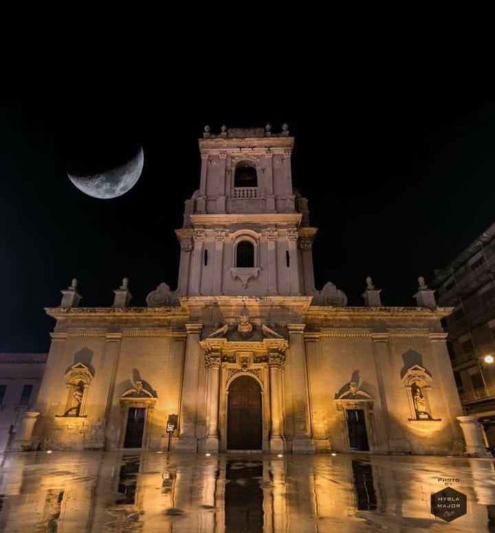Le Tre Rose Di Mary Apartamento Avola Exterior foto